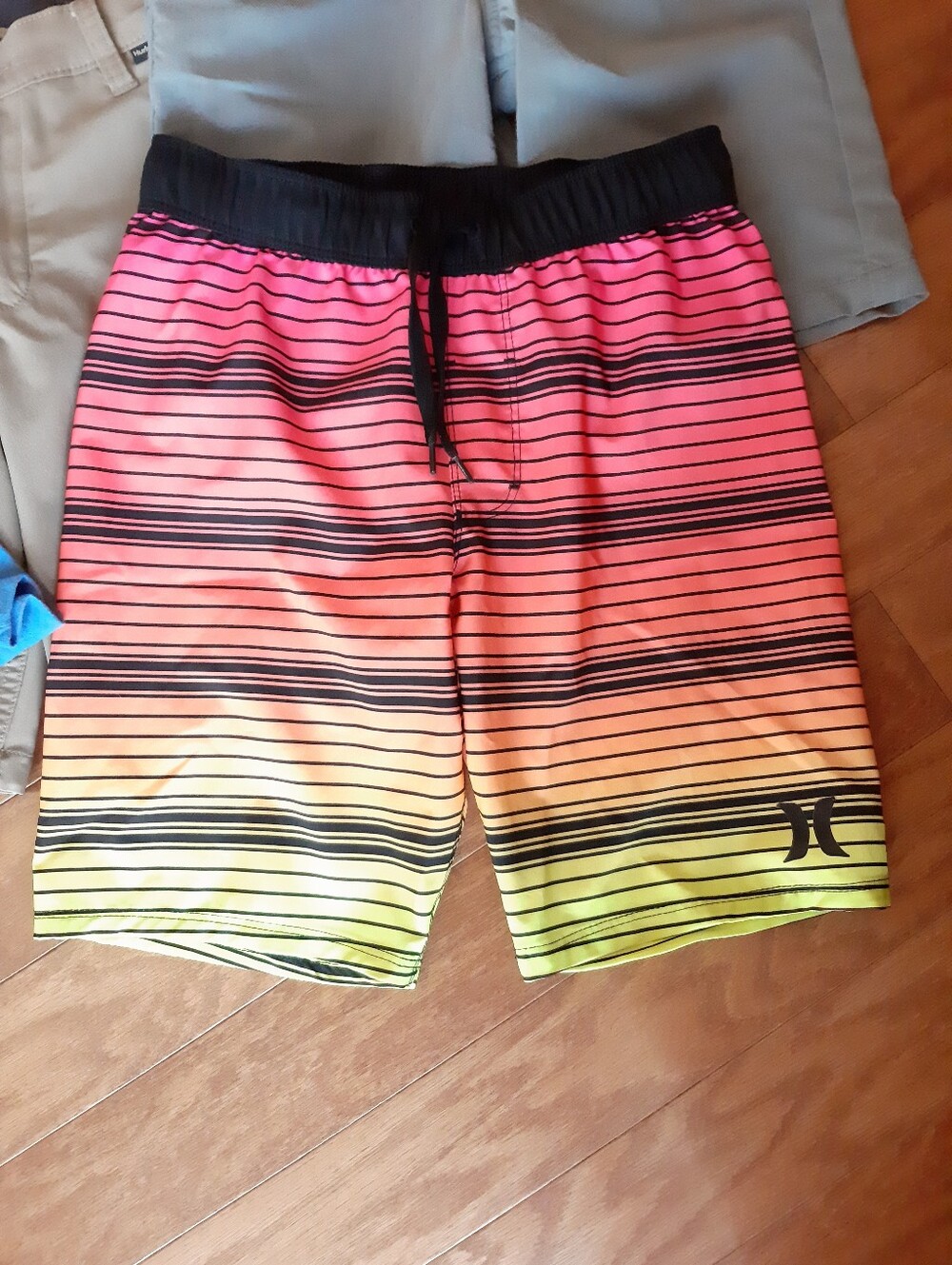 Hurley 5 Piece Bundle size 7/8 - Picture 8 of 13